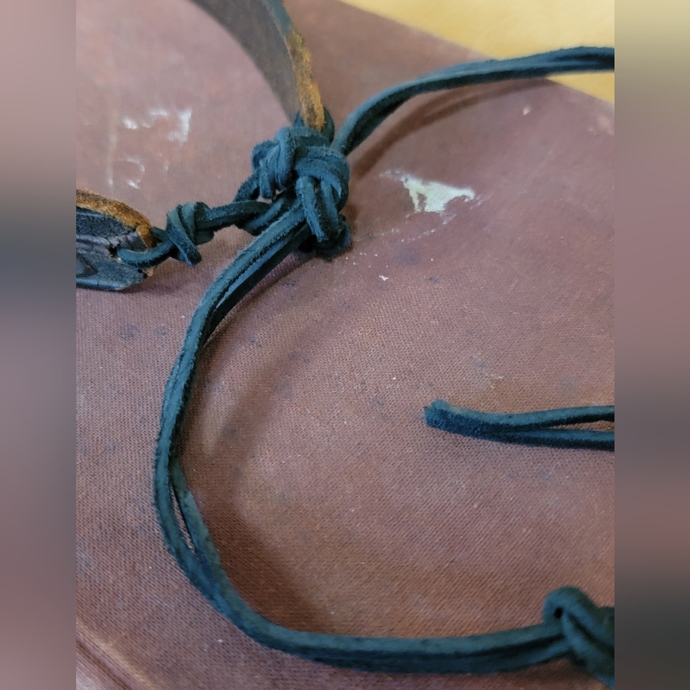 Bohemian Hippie Tooled Leather Choker Necklace With Suede Feather & Amethyst - Picture 10 of 12